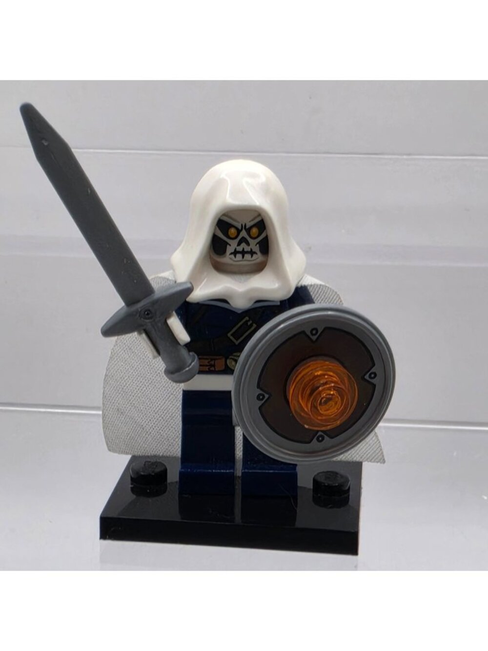 LEGO Marvel Taskmaster Minifigure 76018 Hulk Lab Smash w Shield Sword